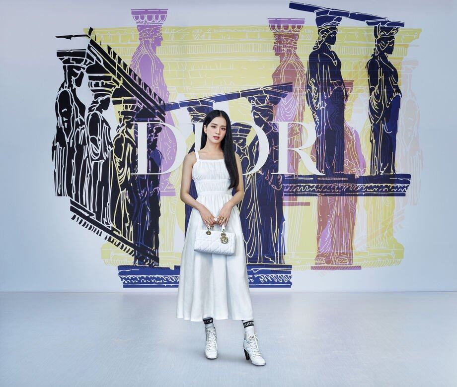 Dior Cruise 2022時裝騷剛剛完滿舉行,作為品牌全球代言人Jisoo率先穿起Dior Cruise 2022系 Dior Cruise 2022時裝騷剛剛完滿舉行,作為品牌全球代言人Jisoo率先穿起Dior Cruise 2022系