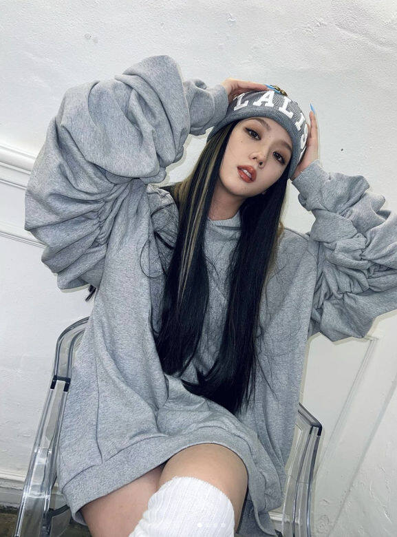 較早前萬聖節Jisoo驚喜分享變妝美照,打扮成同團成員Lisa,罕有的濃妝豔抹 較早前萬聖節Jisoo驚喜分享變妝美照,打扮成同團成員Lisa,罕有的濃妝豔抹