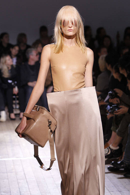 Byronesque為Joyce帶來來自80年代、90年代和00年代的潮流品牌作品,包括Maison Margiela,Helmut Lang Byronesque為Joyce帶來來自80年代、90年代和00年代的潮流品牌作品,包括Maison Margiela,Helmut Lang