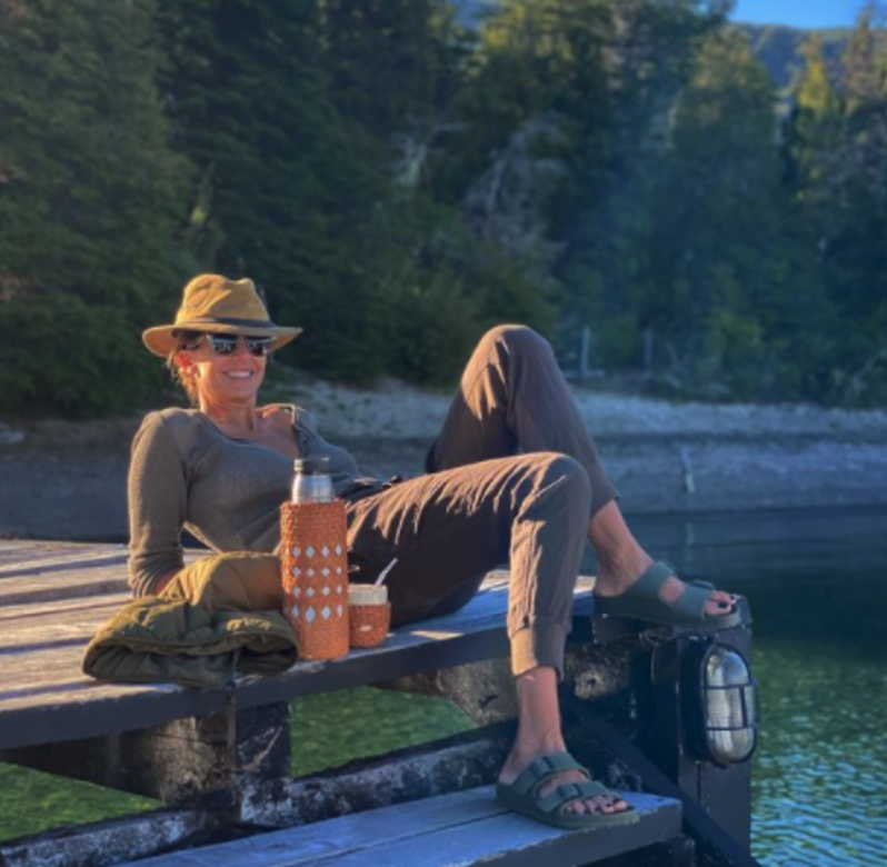 模特兒般的她,郊遊look也是穿平易近人又注重環保理念的Patagonia。 模特兒般的她,郊遊look也是穿平易近人又注重環保理念的Patagonia。