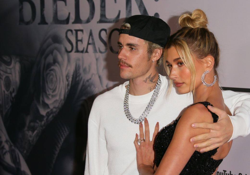 現在來一起回顧Justin Bieber與愛妻Hailey Bieber自交往到婚後的各種登對的情侶穿搭 現在來一起回顧Justin Bieber與愛妻Hailey Bieber自交往到婚後的各種登對的情侶穿搭