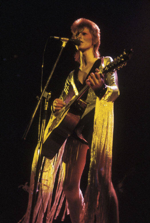 大師所主張的Basara(婆娑羅)美學也收服了David Bowie,其後更與前者建立了長期合 大師所主張的Basara(婆娑羅)美學也收服了David Bowie,其後更與前者建立了長期合