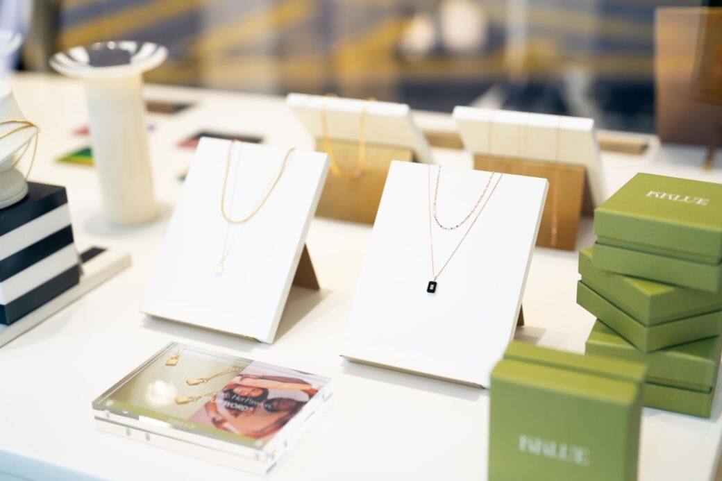 KKLUE的誕生是源於品牌創辦人Kellyn Zhou渴望可重新演繹現代珠寶首飾的設計