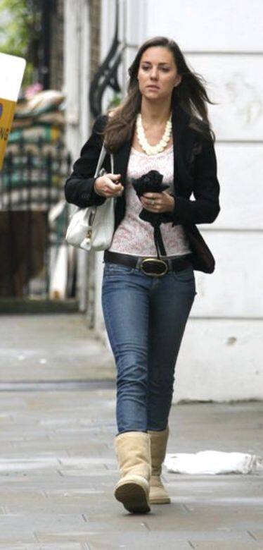 基本上，凱特都喜歡在日常生活中穿著西裝外套、背心和牛仔褲。由於英國