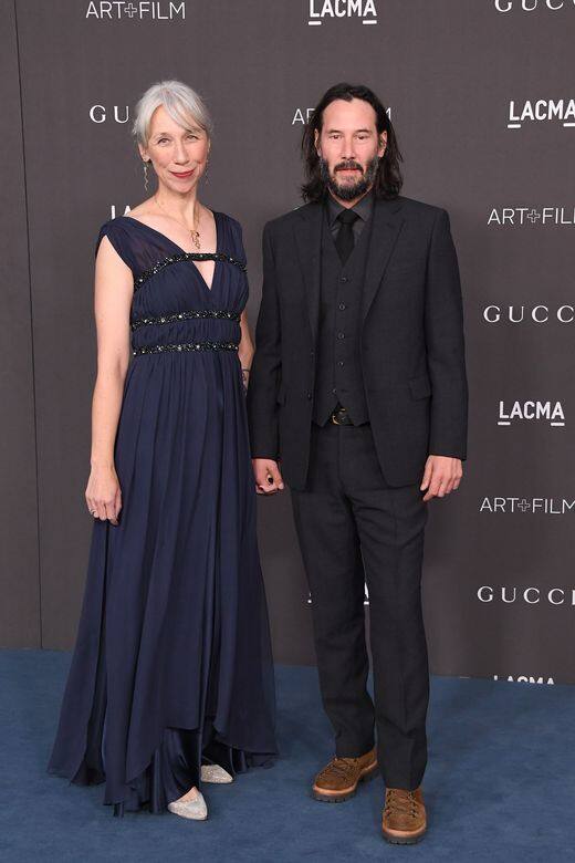演藝以外,大家都關心Keanu Reeves的愛情路。2019年他公開了承認戀情,對象是藝術 演藝以外,大家都關心Keanu Reeves的愛情路。2019年他公開了承認戀情,對象是藝術