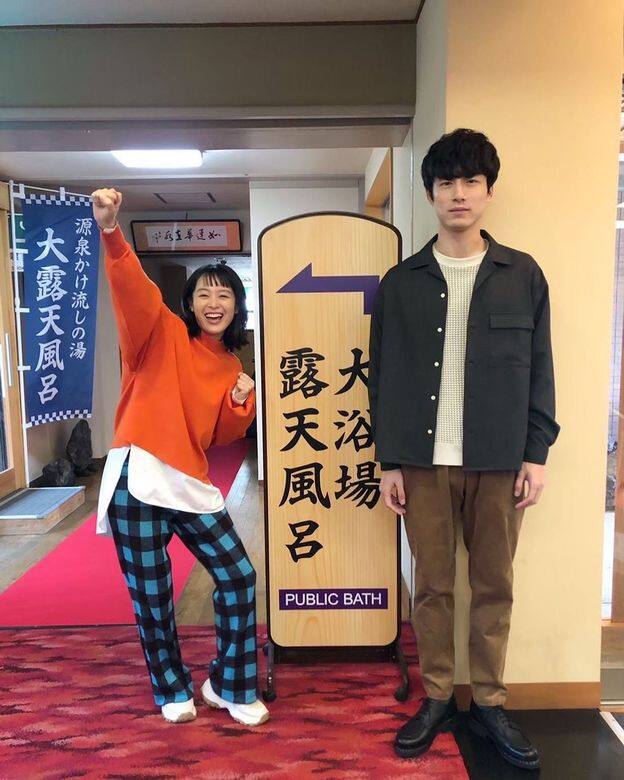 提到坂口健太郎最近的劇集,和清野菜名出演的愛情劇集《只是在結婚申 提到坂口健太郎最近的劇集,和清野菜名出演的愛情劇集《只是在結婚申
