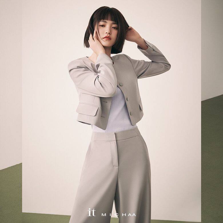 韓國時裝品牌it MICHAA相信也欣賞金泰梨的可造性，邀請她拍攝宣傳照。瀏海