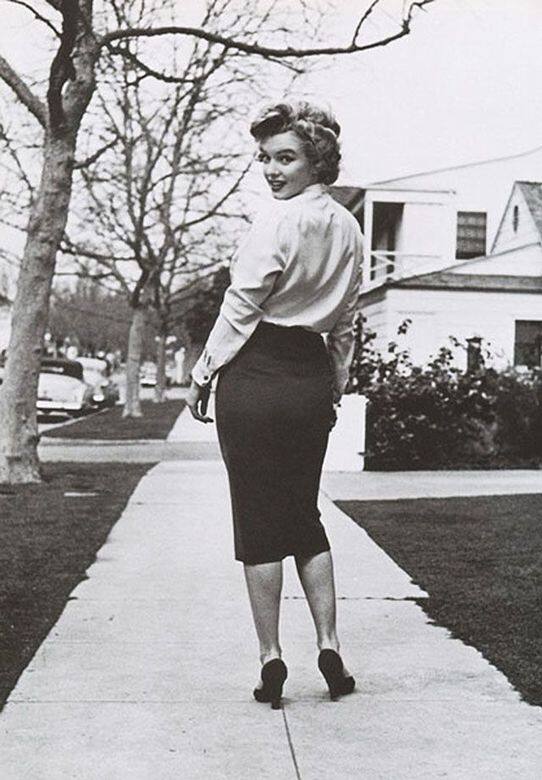 大概因站姿要像貓,所以得到這個名字。說起貓,瑪莉蓮夢露Marilyn Monroe,眾所週知 大概因站姿要像貓,所以得到這個名字。說起貓,瑪莉蓮夢露Marilyn Monroe,眾所週知