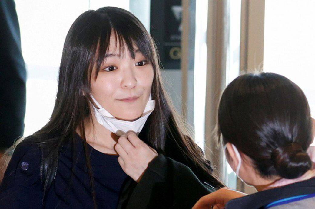 即使登機前被要求確認身份,親民的真子也樂意拉下口罩,毫無架子! 即使登機前被要求確認身份,親民的真子也樂意拉下口罩,毫無架子!