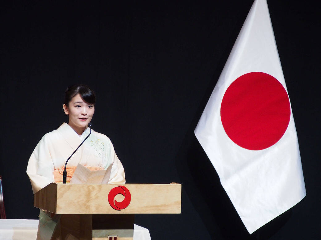 訂婚3年,真子公主與大學同學小室圭於上月終於完成婚姻登記。真子公 訂婚3年,真子公主與大學同學小室圭於上月終於完成婚姻登記。真子公