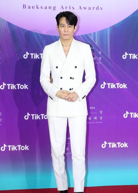 李政宰身高:180cm在《與神同行》中飾演「閻羅王」的李政宰從九十年代演戲至 李政宰身高:180cm在《與神同行》中飾演「閻羅王」的李政宰從九十年代演戲至