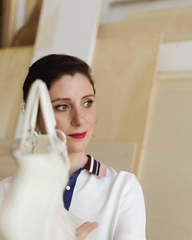 法國藝術家Marguerite Humeau的Lady Dior手袋則運用了3D列印技術而成，令傳統袋款變