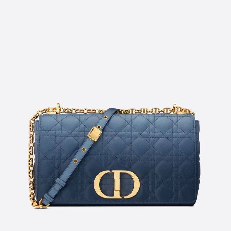 Dior Caro鏈帶手袋於Dior 2021早春度假系列首次登場,取名自Dior先生的妹妹Catherine Dior Dior Caro鏈帶手袋於Dior 2021早春度假系列首次登場,取名自Dior先生的妹妹Catherine Dior