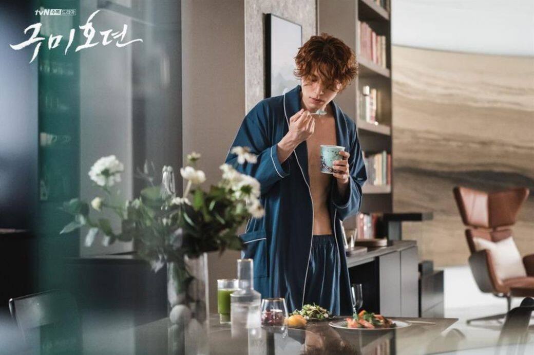 李棟旭可能是最會穿西裝的韓國男演員,不過也不是永遠包到如此密實 李棟旭可能是最會穿西裝的韓國男演員,不過也不是永遠包到如此密實
