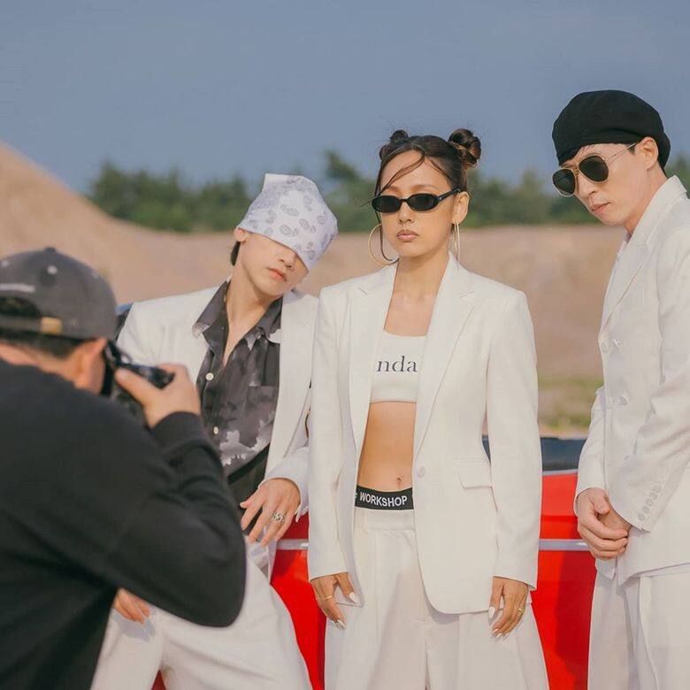 「Ssak3」的定位是90年代風格,從曲風、美術概念到穿搭和妝容髮型都帶觀眾 「Ssak3」的定位是90年代風格,從曲風、美術概念到穿搭和妝容髮型都帶觀眾