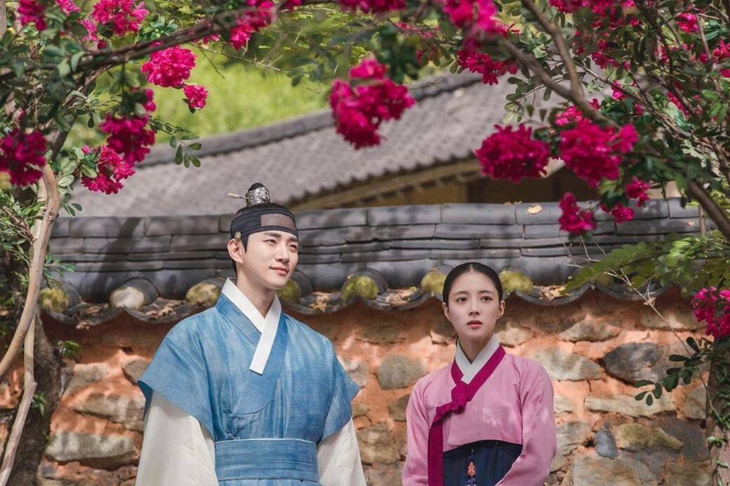 《衣袖紅鑲邊》由李世榮與男團2PM成員李俊昊擔綱演出,而本劇是李俊昊 《衣袖紅鑲邊》由李世榮與男團2PM成員李俊昊擔綱演出,而本劇是李俊昊