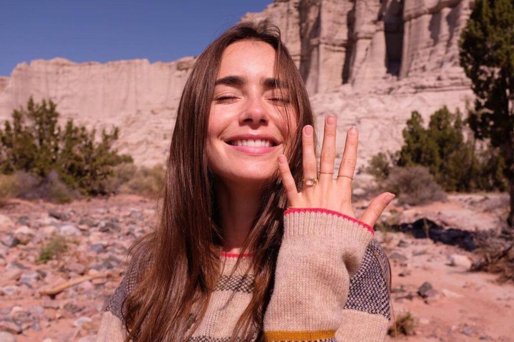 還記得Lily Collins在2020年9月訂婚時公開自己的訂婚戒指被熱搜嗎?因為這只 還記得Lily Collins在2020年9月訂婚時公開自己的訂婚戒指被熱搜嗎?因為這只