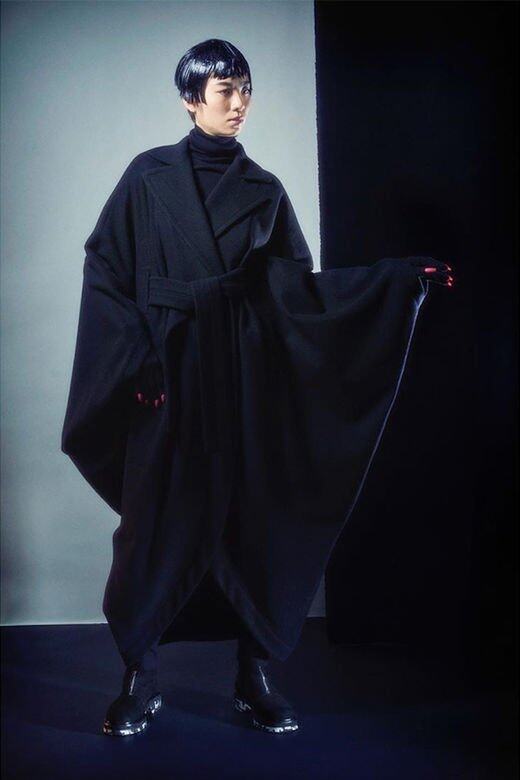 說回山本里美的時裝品牌LIMI feu,著重衣服的形態和舒適感,而且留白以供 說回山本里美的時裝品牌LIMI feu,著重衣服的形態和舒適感,而且留白以供