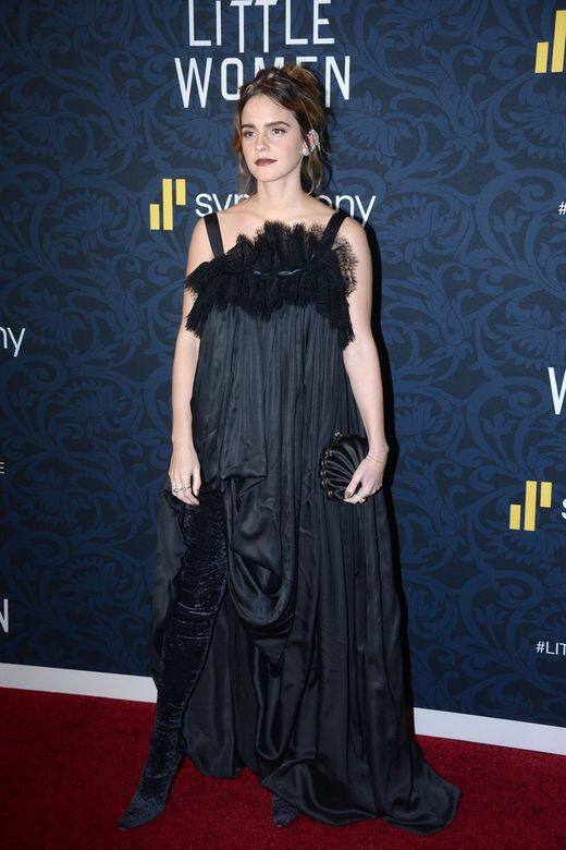 知性的Emma Watson今次竟選了與其優雅氣質相距甚遠的Balenciaga出席首映，Gothic感的造