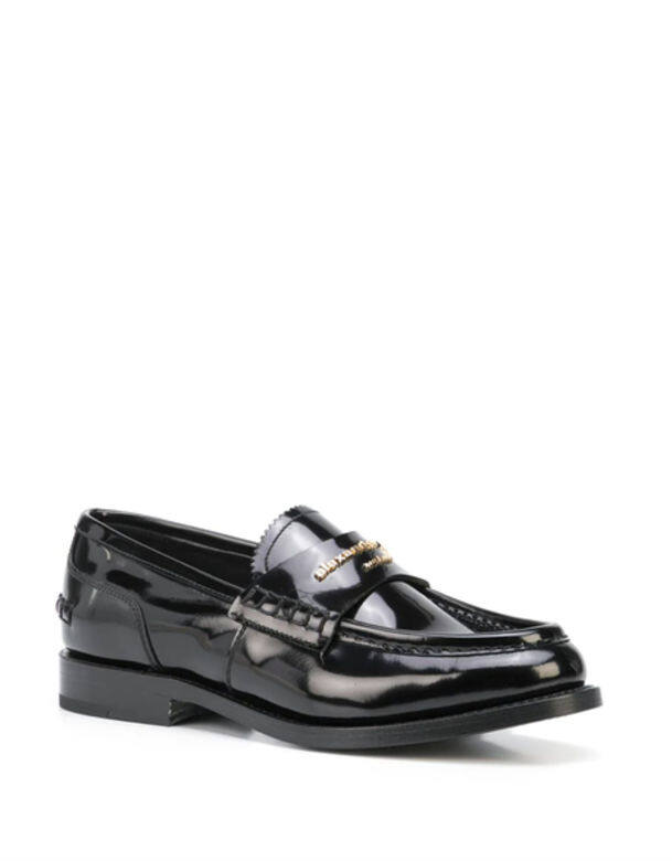 就連Alexander Wang都推出loafers鞋款就知道它絕對是今季的must-have item!亮面的黑色漆皮 就連Alexander Wang都推出loafers鞋款就知道它絕對是今季的must-have item!亮面的黑色漆皮