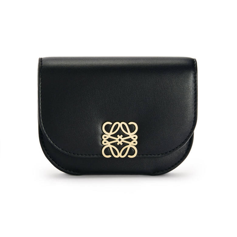 Loewe Goya clutch手袋 $16,900 (18.5 x 12.5 x 2.9cm)風琴式剪裁的Loewe Goya clutch手袋是尺寸 Loewe Goya clutch手袋 $16,900 (18.5 x 12.5 x 2.9cm)風琴式剪裁的Loewe Goya clutch手袋是尺寸