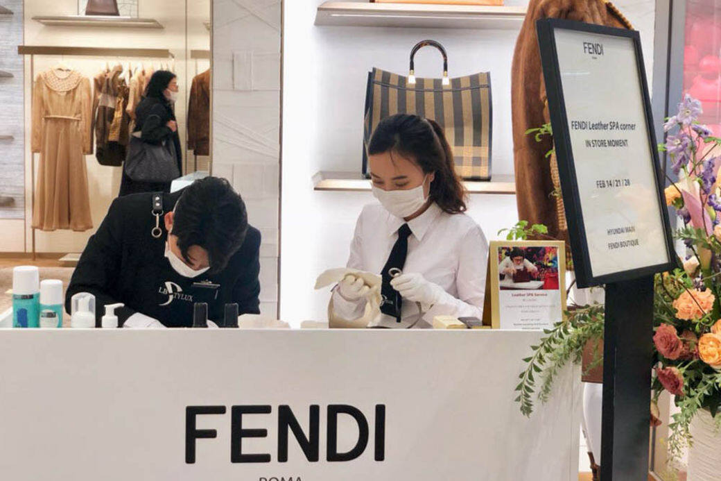 這間手袋翻新店非常出名,全因不少明星如主持黎芷珊和名模樂基兒都 這間手袋翻新店非常出名,全因不少明星如主持黎芷珊和名模樂基兒都