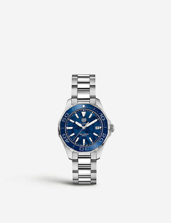 Tag Heuer Aquareacer為品牌專業的運動腕錶系列,外觀大方得體,不但適合上班造型,相 Tag Heuer Aquareacer為品牌專業的運動腕錶系列,外觀大方得體,不但適合上班造型,相