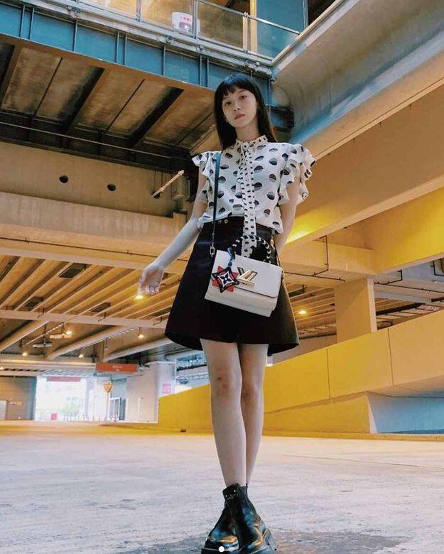 LV Crafty手袋也深得一眾本地時尚達人歡迎，就如Angela Yuen袁澧林，她將LV Crafty白色