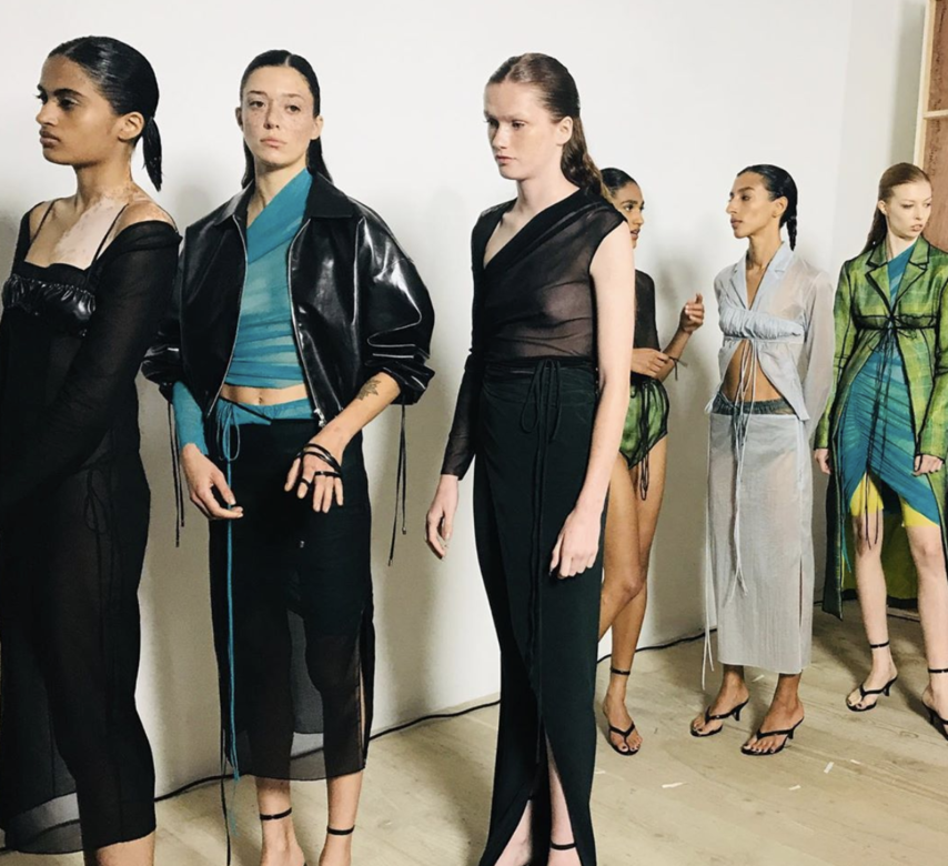 Supriya Lele同名品牌創立於2017年,鐘情於用紗質物料創作。作品更曾於Dover Street Market、Ssense Supriya Lele同名品牌創立於2017年,鐘情於用紗質物料創作。作品更曾於Dover Street Market、Ssense