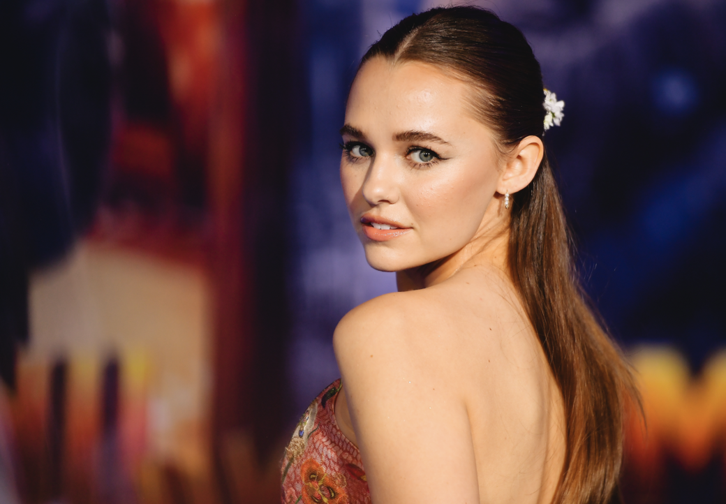 Madison Iseman生於1997年,擁有法國、荷蘭和猶太人血統,直到2016年積極擠身電影圈 Madison Iseman生於1997年,擁有法國、荷蘭和猶太人血統,直到2016年積極擠身電影圈