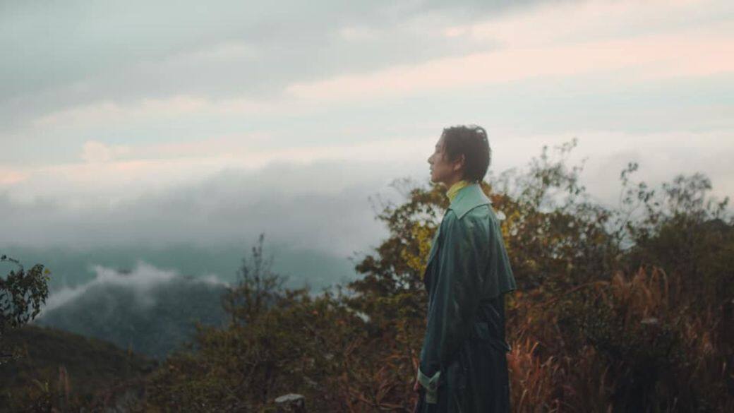 新曲《今天我不想做嘢》Manson一手包辦主唱、編曲、作詞和作曲,本已非常厲害,而 新曲《今天我不想做嘢》Manson一手包辦主唱、編曲、作詞和作曲,本已非常厲害,而