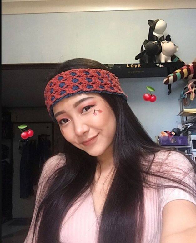 Marf在第二輪分組對決時演繹《救命歌》,睡衣造型配上髮帶,十分可愛。私下的 Marf在第二輪分組對決時演繹《救命歌》,睡衣造型配上髮帶,十分可愛。私下的