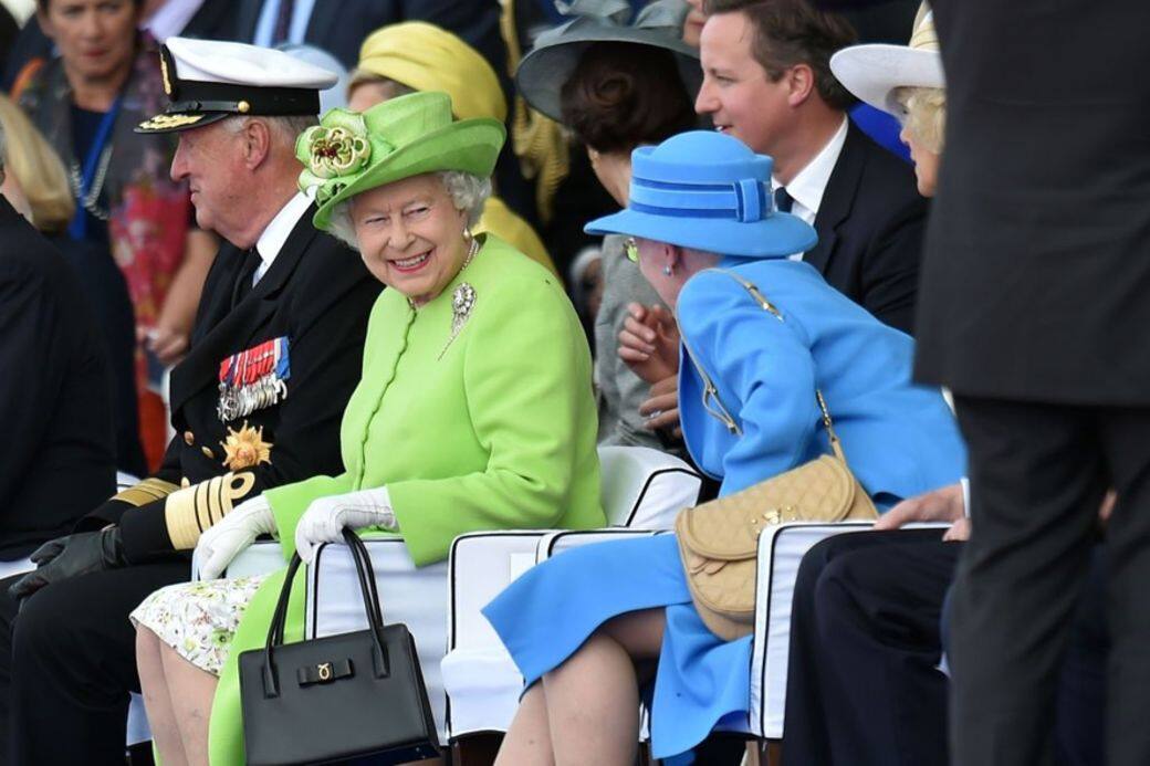 雖然丹麥女王最喜歡穿花裙，但她偶爾也會像英女王般穿同色系套裝打