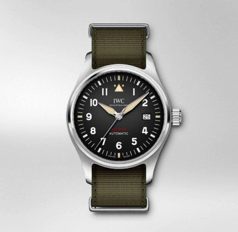 IWC Pilot系列是品牌最受歡迎的錶款之一,這款Pilot’s Watch Automatic Spitfirefb精鋼錶殼直徑39 IWC Pilot系列是品牌最受歡迎的錶款之一,這款Pilot’s Watch Automatic Spitfirefb精鋼錶殼直徑39