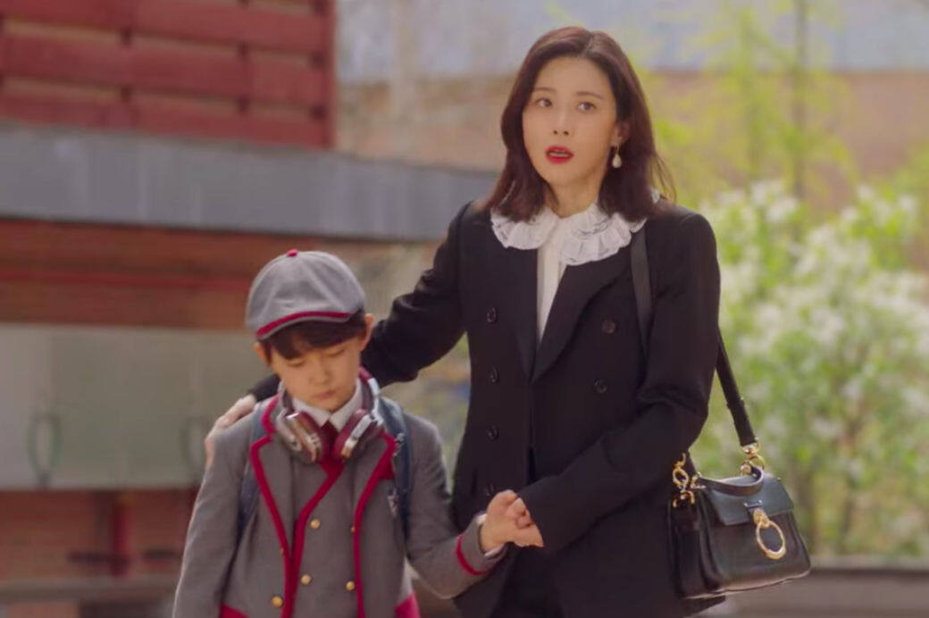 在《我的上流世界》中，完完全全地展現徐熙秀「為母則強」的一面，劇中兒子韓