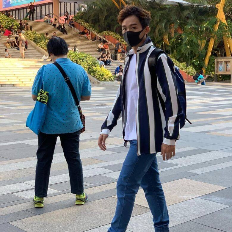 長青的藍白造型不一定只利用牛仔服飾作配搭,像Alton以一件極具視覺效 長青的藍白造型不一定只利用牛仔服飾作配搭,像Alton以一件極具視覺效