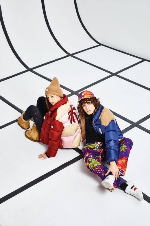 On Her:針織帽子Panamint 圖案羽絨外套短靴All from 8 Moncler Palm Angels 黑色短上衣緊身長褲 On Her:針織帽子Panamint 圖案羽絨外套短靴All from 8 Moncler Palm Angels 黑色短上衣緊身長褲