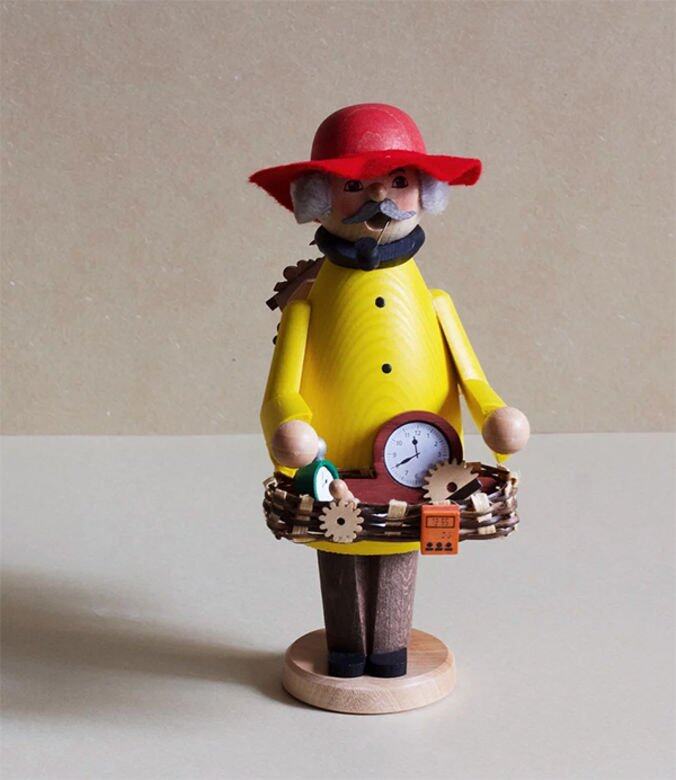 每具人偶香爐(smoker)都擁有獨特造型——郵差、消防員、玩具販子、雜貨販子……等等,統 每具人偶香爐(smoker)都擁有獨特造型——郵差、消防員、玩具販子、雜貨販子……等等,統
