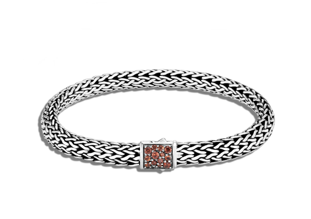 高級手製峇里珠寶品牌 John Hardy的Classic Chain 手鏈,由峇里工場的女性工匠運用世 高級手製峇里珠寶品牌 John Hardy的Classic Chain 手鏈,由峇里工場的女性工匠運用世