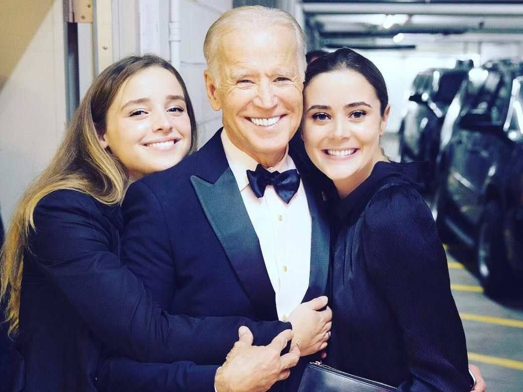 拜登孫女超愛在IG分享生活照!27歲長孫Naomi Biden的10個私下穿搭 拜登孫女超愛在IG分享生活照!27歲長孫Naomi Biden的10個私下穿搭