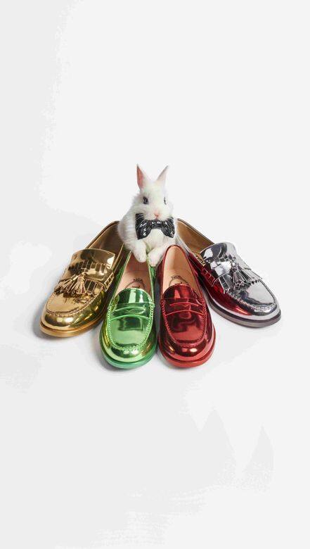 Alber Elbaz 設計的限定鞋履,及一同推出的手袋。 Alber Elbaz 設計的限定鞋履,及一同推出的手袋。