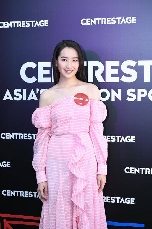 CENTRESTAGE記者會當日邀請了林愷鈴(Ashley Lam)穿上Anaïs Jourden的設計行天橋。 CENTRESTAGE記者會當日邀請了林愷鈴(Ashley Lam)穿上Anaïs Jourden的設計行天橋。