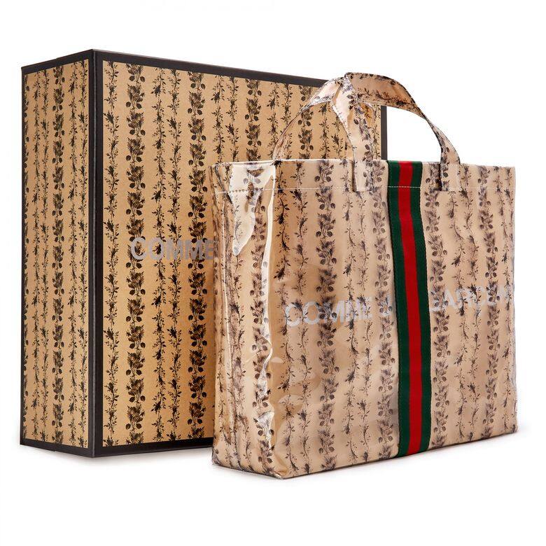 品牌COMME des GARÇONS與Gucci二度合作，近日正式推出彼此一同打造的Tote Bag。