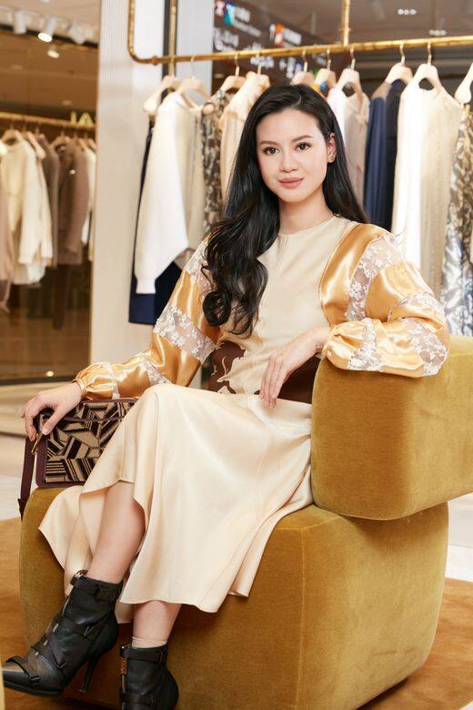 林恬兒Emily現在擁有一個幸福家庭,她是兩個小朋友的媽咪、好妻子,也是曾 林恬兒Emily現在擁有一個幸福家庭,她是兩個小朋友的媽咪、好妻子,也是曾
