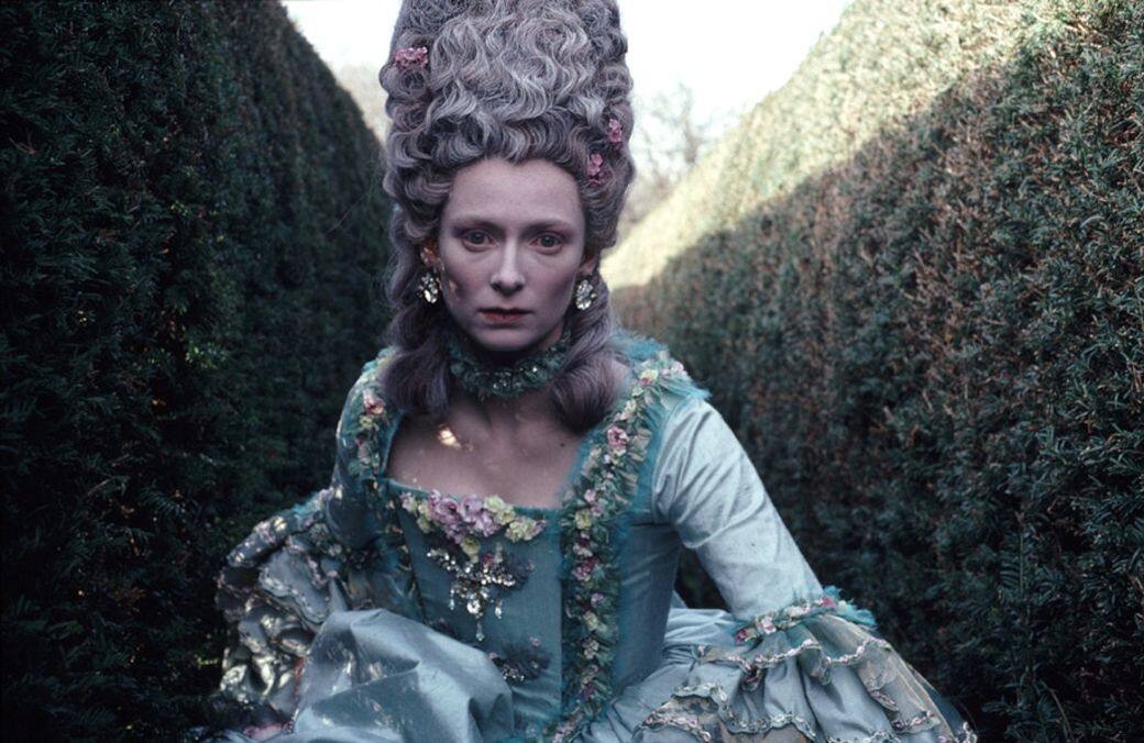 這位作家的作品,更成功啟發導演Sally Potter,其於1992年出品的小說改編電影《Orlando 這位作家的作品,更成功啟發導演Sally Potter,其於1992年出品的小說改編電影《Orlando