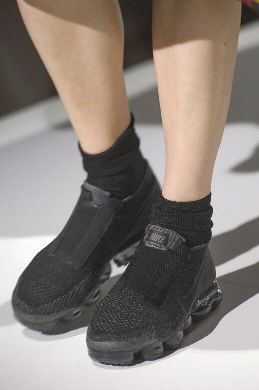 Comme des Garçons x Nike第一雙聯乘波鞋,來自2017春夏系列。 Comme des Garçons x Nike第一雙聯乘波鞋,來自2017春夏系列。