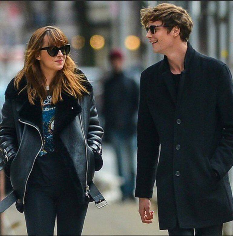 Dakota Johnson, Matthew Hitt, 情侶裝, fashion, 時裝 Dakota Johnson, Matthew Hitt, 情侶裝, fashion, 時裝
