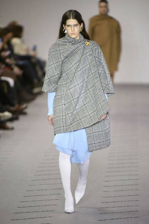 而屈指一算,Demna擔當Balenciaga創意總監一職現經已有四年之久,他的離任會否為 而屈指一算,Demna擔當Balenciaga創意總監一職現經已有四年之久,他的離任會否為