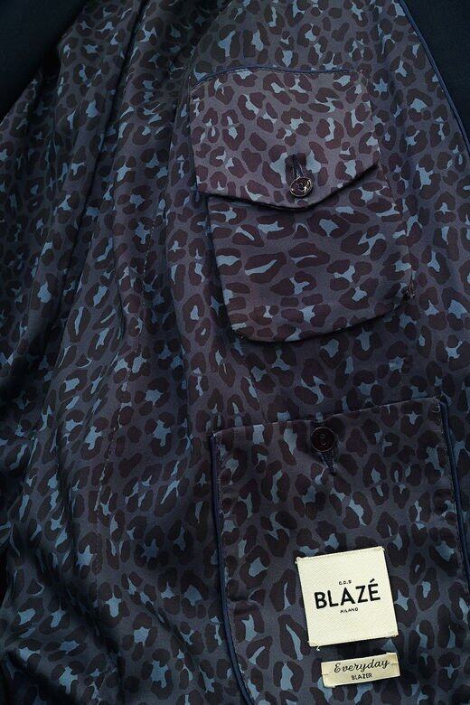 Blazé Milano 西裝的內襯。 Blazé Milano 西裝的內襯。