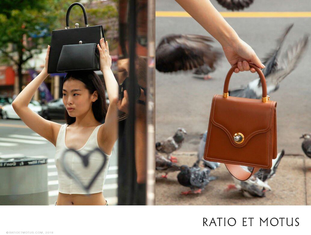 左邊模特兒捧在頭上的是「Twin Frame」,右邊是另一熱賣的「Lady Bag」。 左邊模特兒捧在頭上的是「Twin Frame」,右邊是另一熱賣的「Lady Bag」。